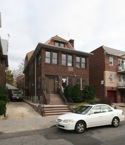 4133 75th St in Flushing, NY - Building Photo