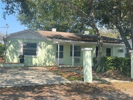 10825 Navajo Dr in St. Petersburg, FL - Building Photo