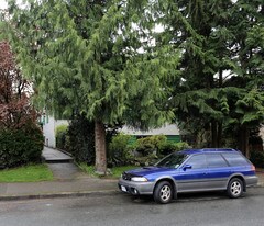 1216 W 10th Ave in Vancouver, BC - Building Photo
