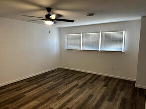5006 11th St in Lubbock, TX - Building Photo - Building Photo