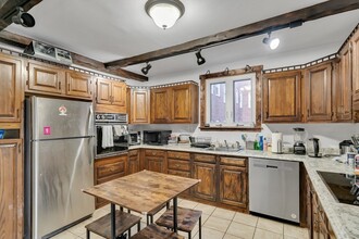 98 Cypress St, Unit 1 in Brookline, MA - Building Photo - Building Photo
