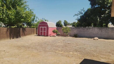 417 Dove Ct in Visalia, CA - Building Photo - Building Photo