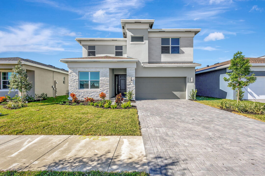 1549 Sawgrass Whisper Way in Loxahatchee, FL - Building Photo