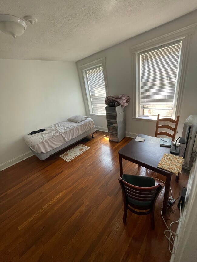 380 Riverway, Unit 24 in Boston, MA - Building Photo - Building Photo