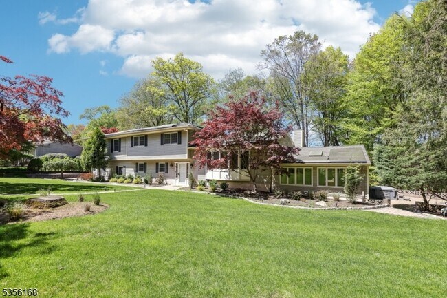 275 Sycamore Ct in Wyckoff, NJ - Building Photo - Building Photo
