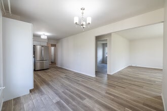4231 Belle Aire Ln in Downers Grove, IL - Building Photo - Building Photo