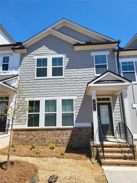 2699 Richmond Row Dr in Suwanee, GA - Foto de edificio