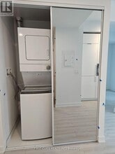 230 Simcoe St in Toronto, ON - Building Photo - Building Photo