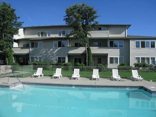 Mountain Meadows in Troutdale, OR - Building Photo - Building Photo