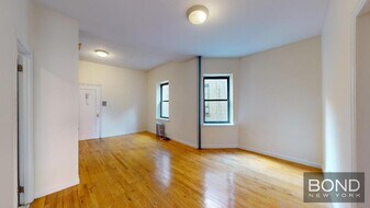 212 Grand St in New York, NY - Building Photo