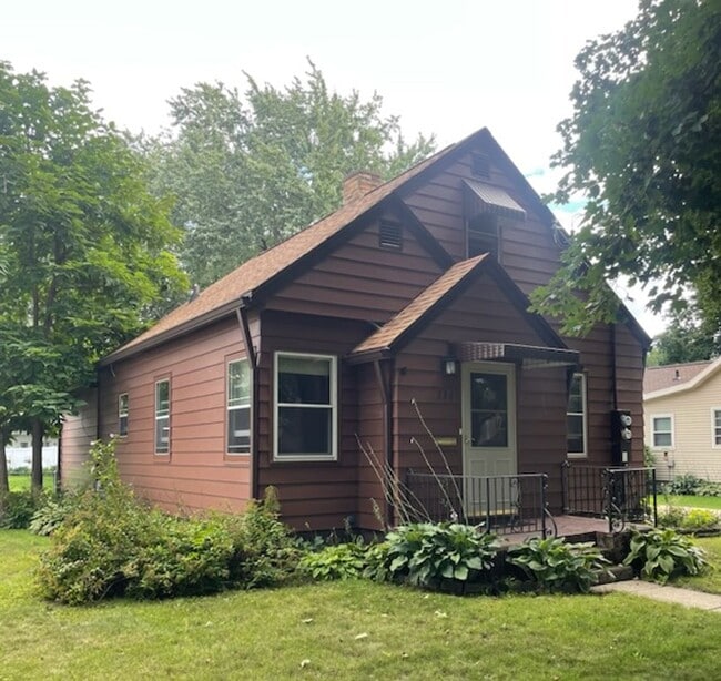 property at 536 N Adams St