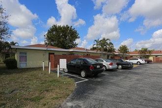 Forest Hills Apartments in West Palm Beach, FL - Building Photo - Building Photo