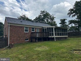 10719 Jones St in Fairfax, VA - Building Photo