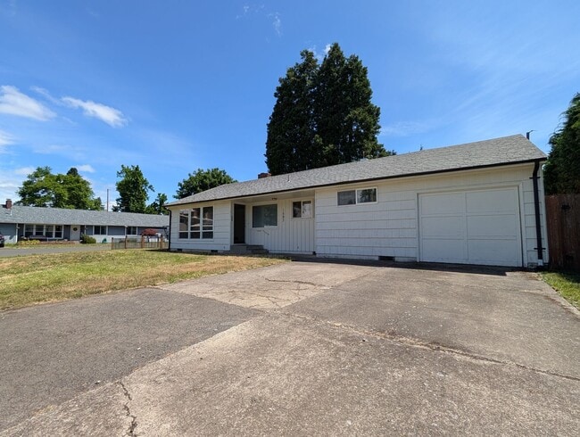 1593 Maywood Ave in Eugene, OR - Building Photo - Building Photo