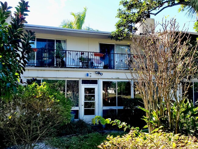 property at 3107 N Palm Aire Dr