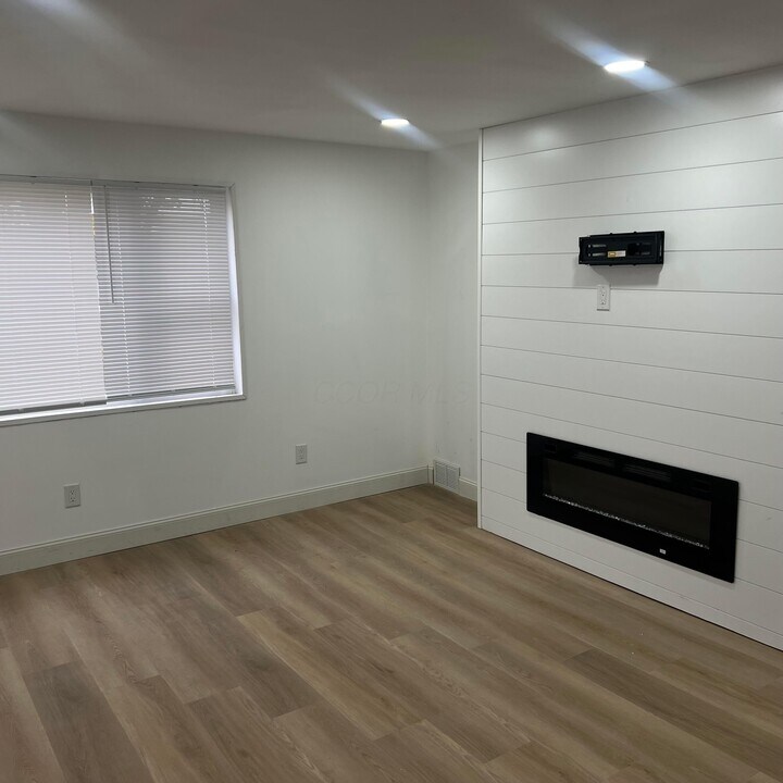 50 N Hampton Rd in Columbus, OH - Building Photo