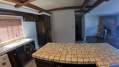 81018 Freeport Blvd in Sacramento, CA - Building Photo - Building Photo