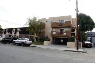 6924 Vesper Ave Apartments