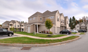 Saratoga Renaissance and Split Rail in Wilton, NY - Building Photo - Building Photo