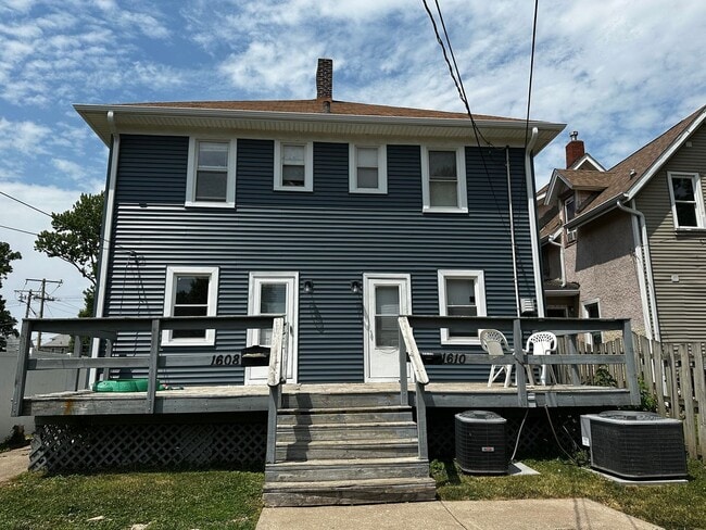 1608-1610 12th Ave in Moline, IL - Building Photo - Building Photo