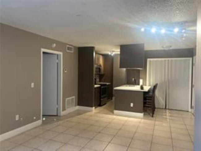 4541 W McNab Rd, Unit 12 in Pompano Beach, FL - Foto de edificio - Building Photo
