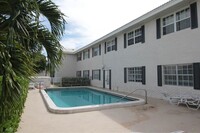 299 SW 7th St, Unit 209 in Boca Raton, FL - Foto de edificio - Building Photo