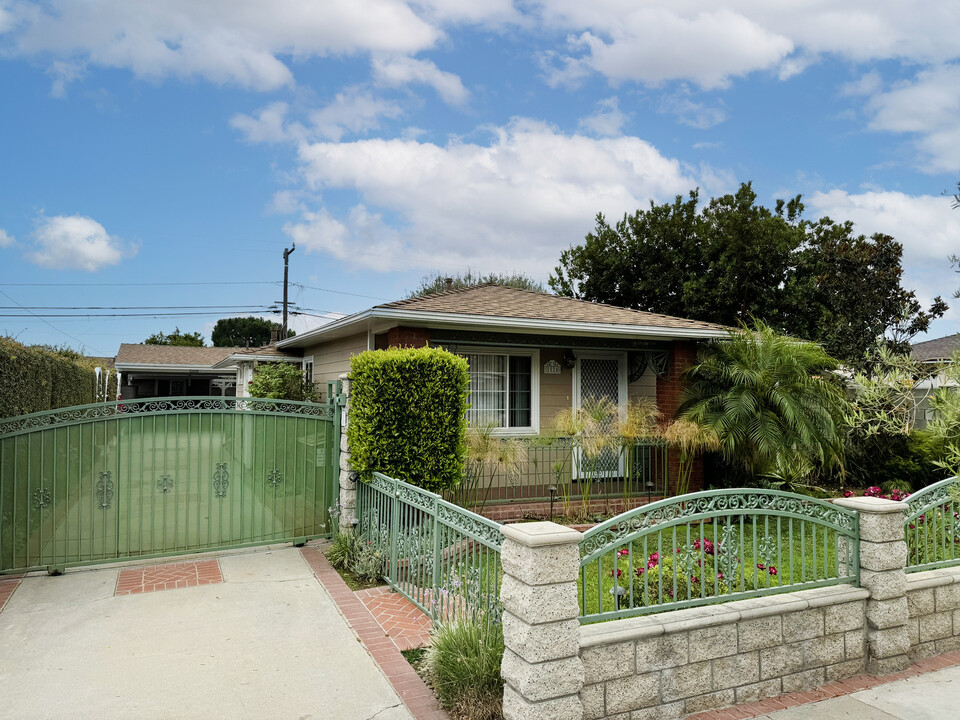 1824 W Canton St in Long Beach, CA - Building Photo