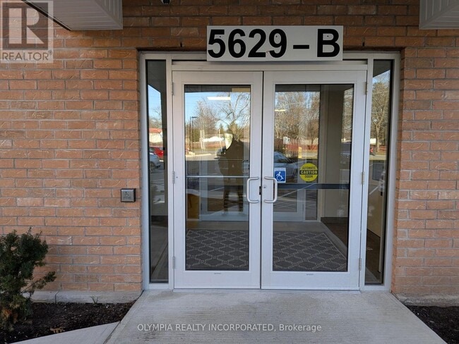 5629-5629 Swayze Dr in Niagara Falls, ON - Building Photo - Building Photo