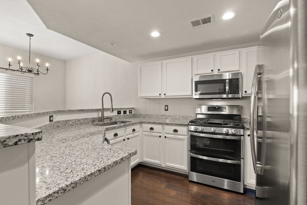 6800 Vista Del Norte Dr NE in Albuquerque, NM - Building Photo