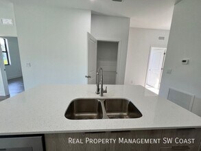 1263 Hillcrest St E in Lehigh Acres, FL - Building Photo - Building Photo