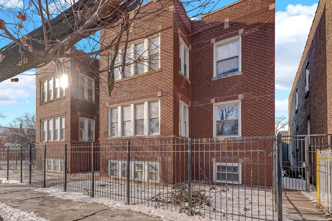 6358 S Sacramento Ave in Chicago, IL - Building Photo - Building Photo