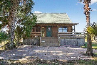 1330 Niatross St in Astor, FL - Building Photo - Building Photo