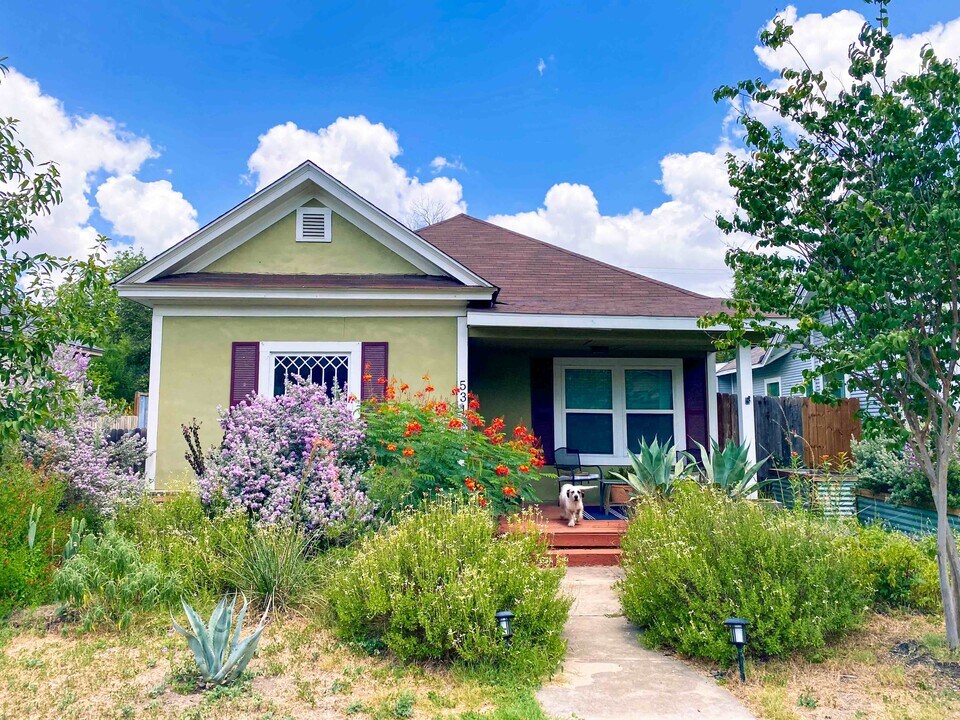531 W Huisache Ave in San Antonio, TX - Building Photo