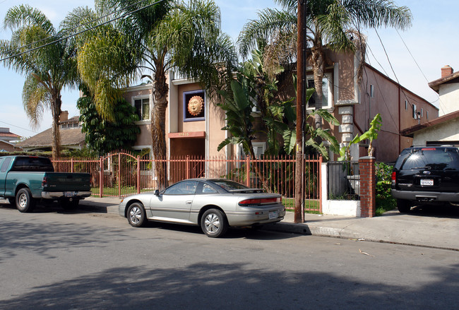 10915 Larch Ave in Inglewood, CA - Building Photo - Building Photo