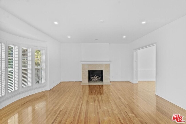 920 Carrillo Dr in Los Angeles, CA - Building Photo - Building Photo