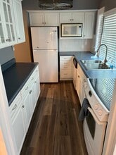 4298 Chateau de Ville Dr, Unit F in St. Louis, MO - Building Photo - Building Photo