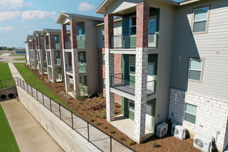 The Alps in Cleburne, TX - Foto de edificio - Building Photo