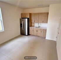 132 NE 13th Cir in Homestead, FL - Building Photo