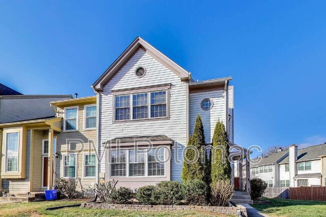 8417 Meadow Green Way in Gaithersburg, MD - Building Photo - Building Photo