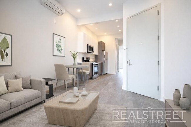 Super Bright 2 BED w LAUNDRY IN-Unit!, Unit 3R in Brooklyn, NY - Building Photo - Building Photo