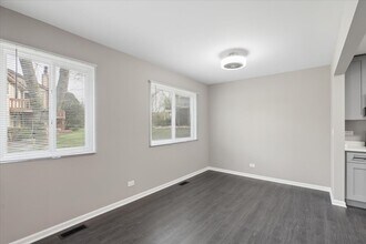 225 Thornapple Ct in Buffalo Grove, IL - Building Photo - Building Photo