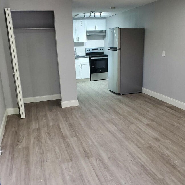 Elmwood Apartments in West Palm Beach, FL - Building Photo - Building Photo