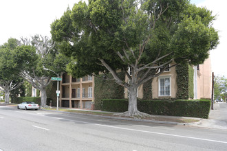 9191 Burton Way in Beverly Hills, CA - Building Photo - Building Photo