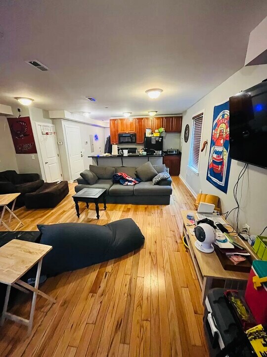 1515 W Oxford St in Philadelphia, PA - Building Photo
