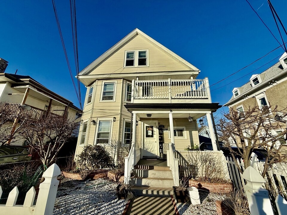 10 Clark St in Quincy, MA - Building Photo