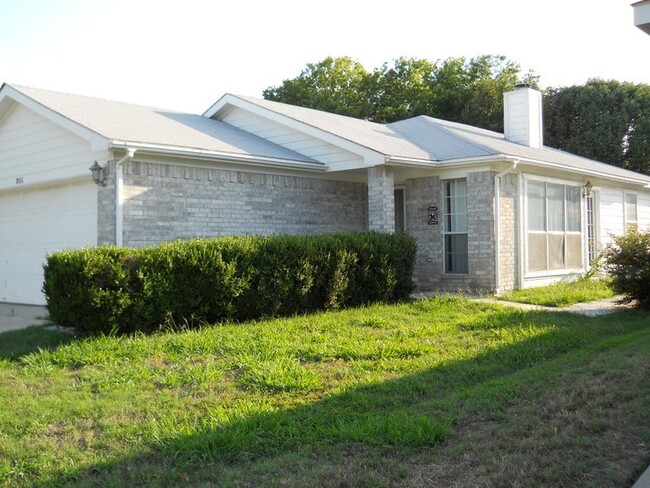 10616 Shadywood Dr in Fort Worth, TX - Building Photo - Building Photo