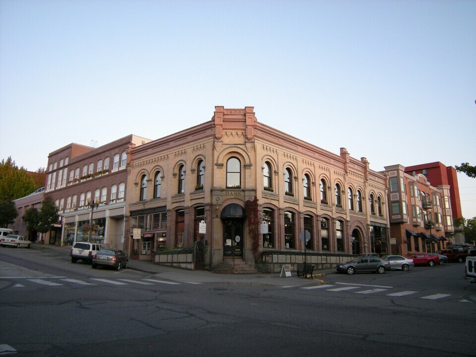 1120 Finnegan Way in Bellingham, WA - Building Photo