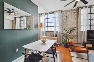 840 St Charles Ave in New Orleans, LA - Building Photo - Building Photo