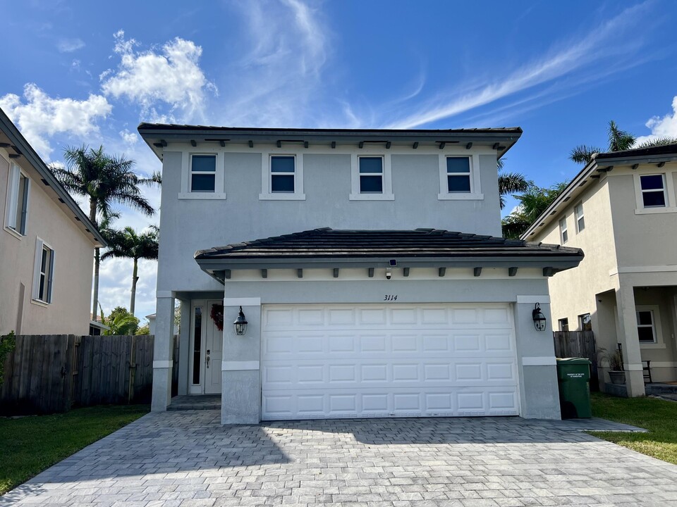 3114 SE 3rd Dr in Homestead, FL - Building Photo