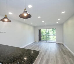2755 W Atlantic Ave, Unit FIRST ENCOUNTER in Delray Beach, FL - Foto de edificio - Building Photo